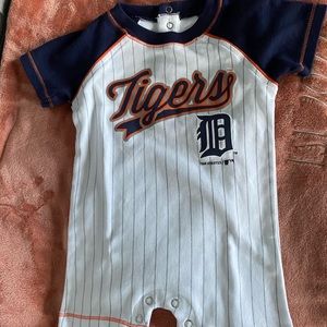 Tigers baseball outfit